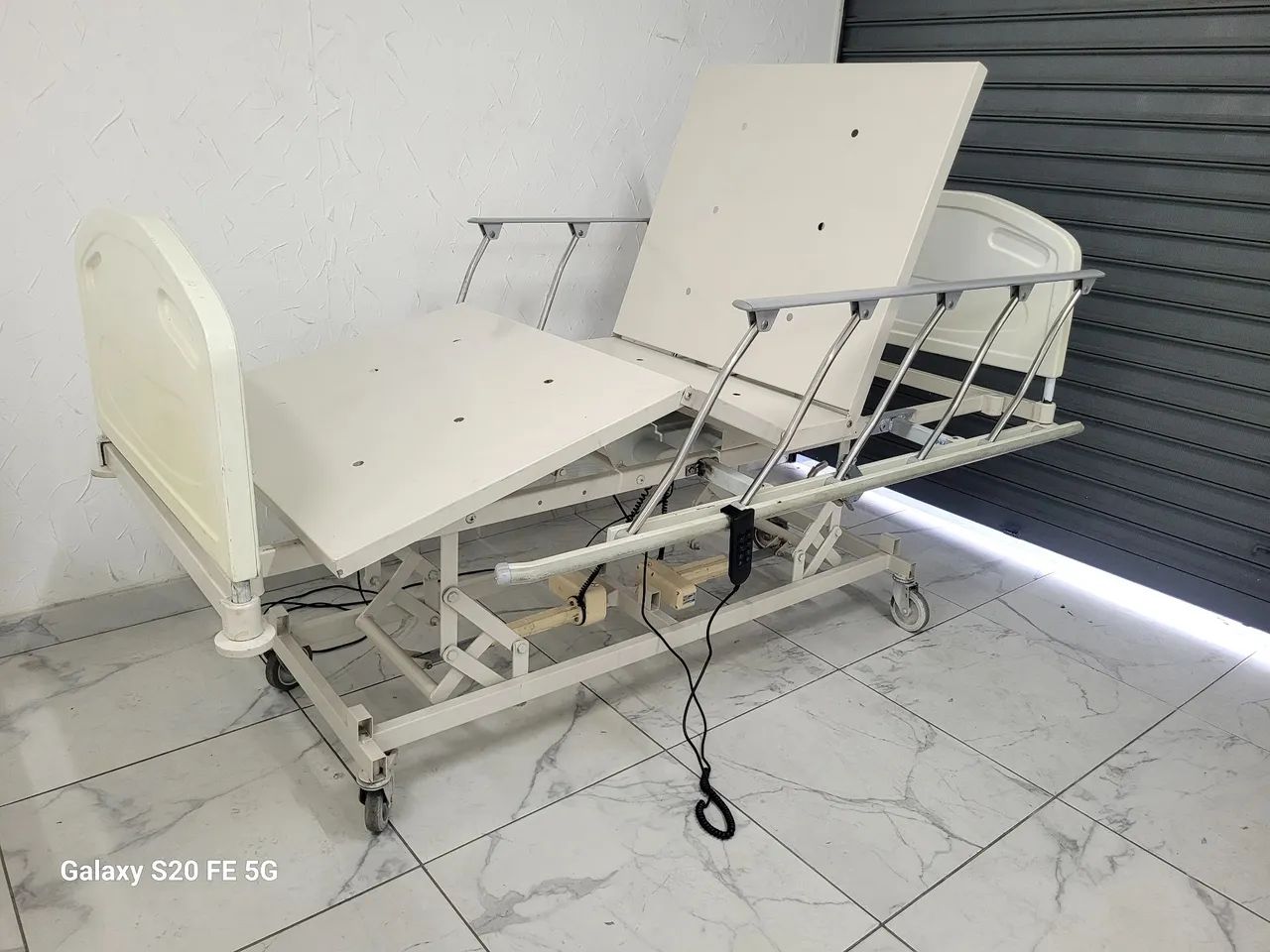 Cama Hospitalar elétrica com elevação 