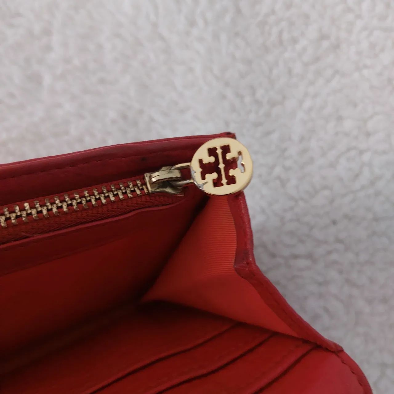 carteira tory burch vermelha - Foto 3