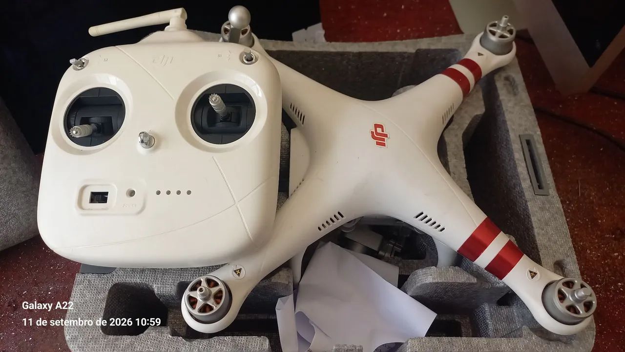 Drone UDJI PHANTOM 3 STANDARD - CONTROLE GL358WA
