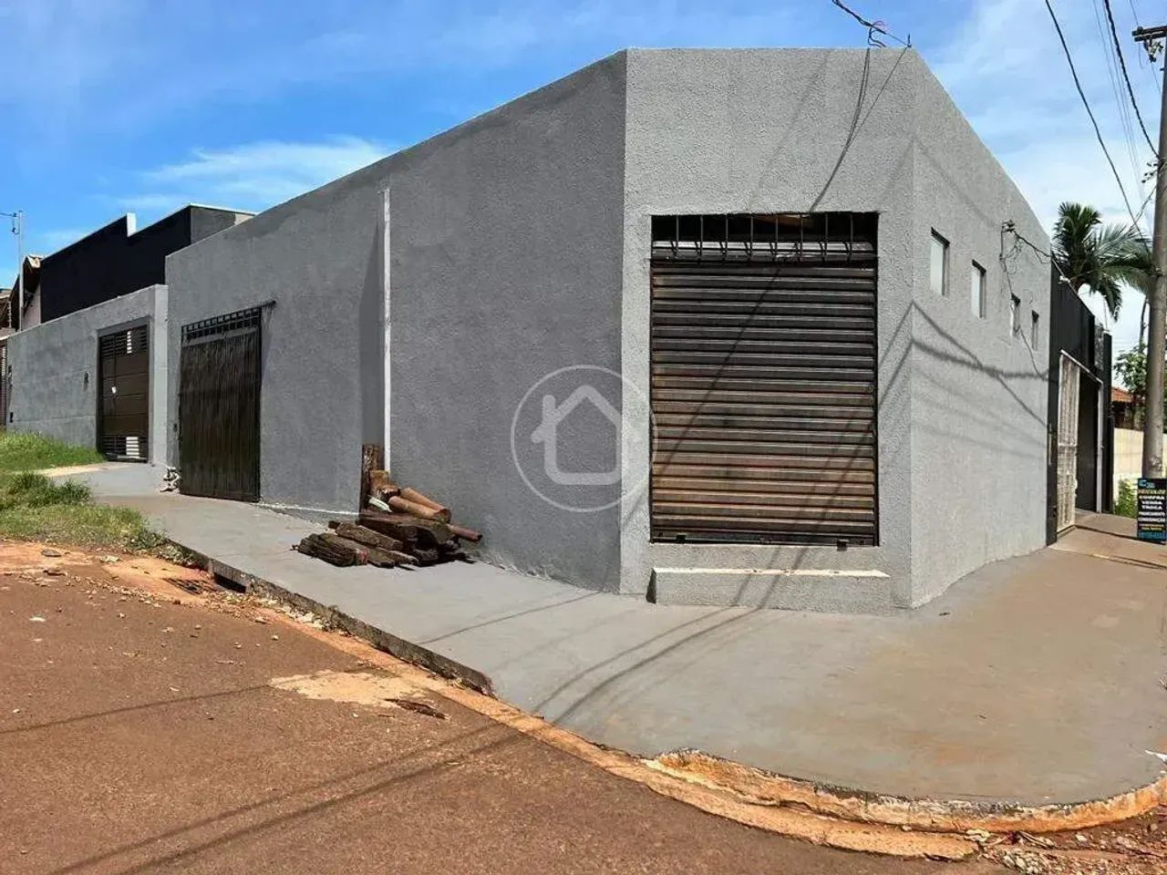 CASA TERREA DE ESQUINA COM APTIDAO COMERCIAL - Foto 2
