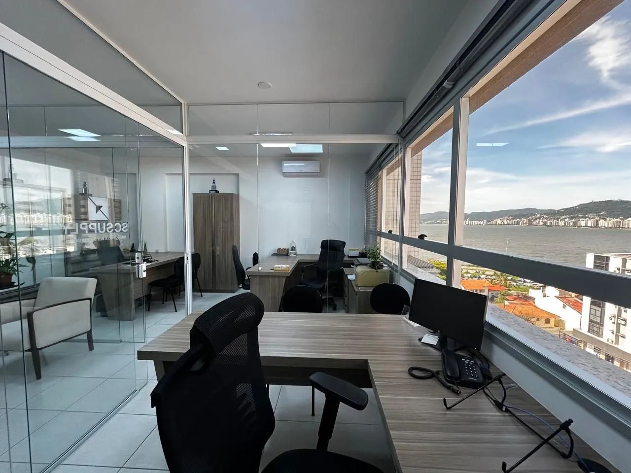 Sala comercial para Alugar com 2 vagas de garagem