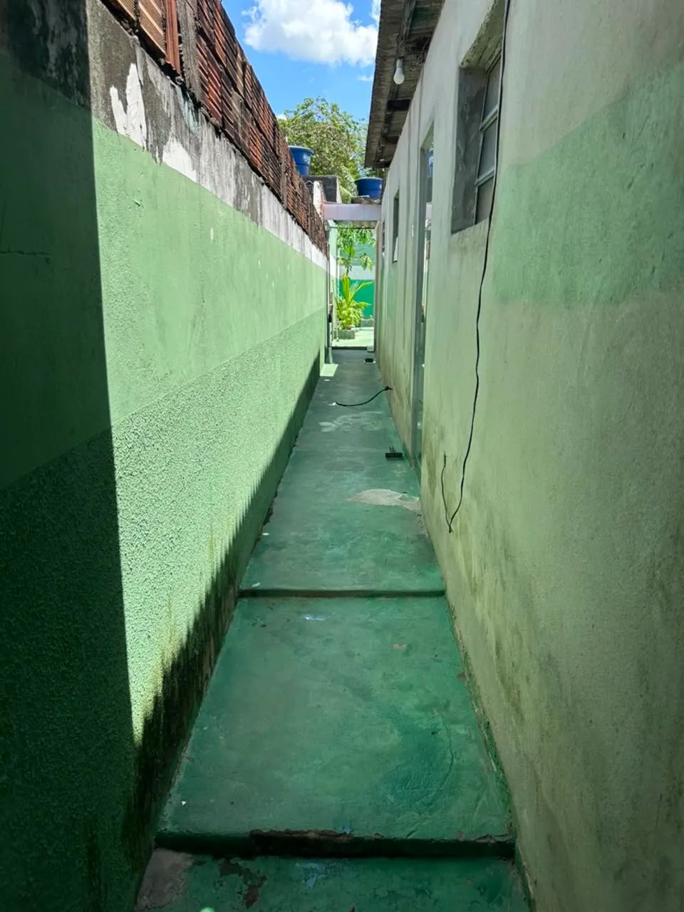 Vendo casa com piscina e com 3 quartos + Kit net  - Foto 4