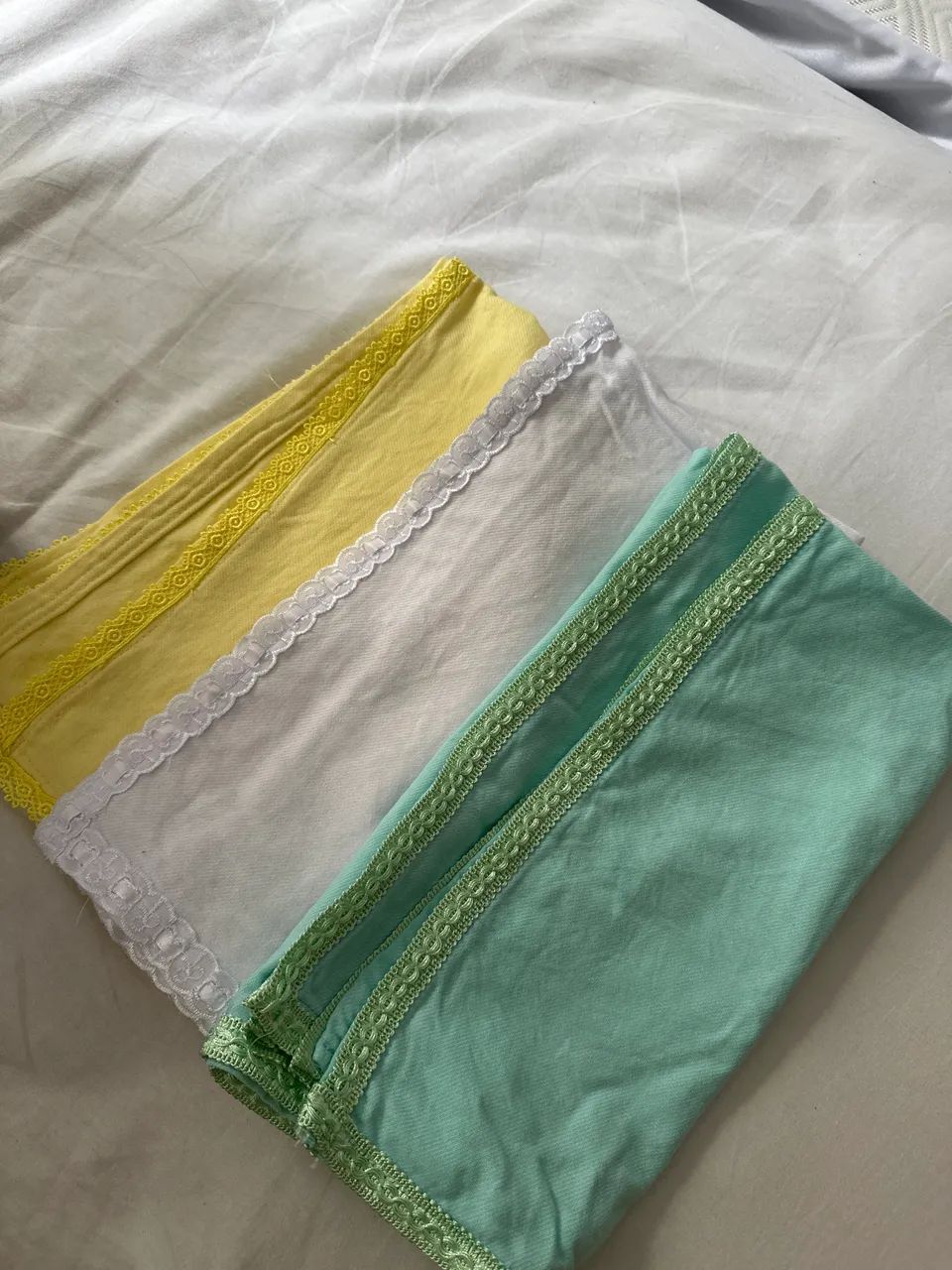 Kit 3 cueiros com bordado novos