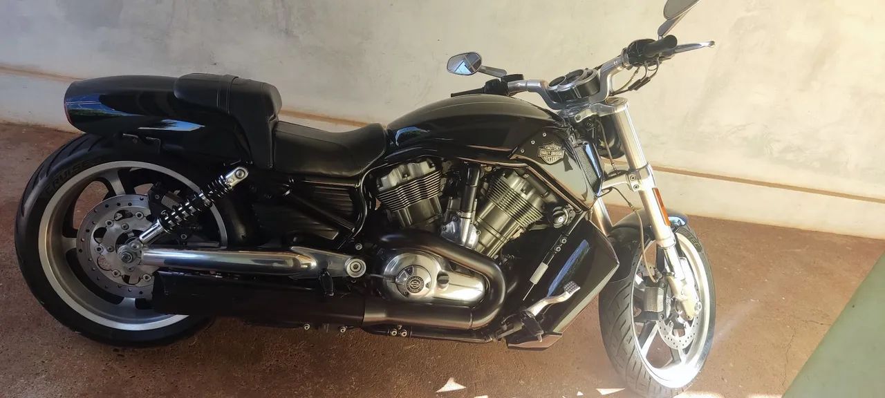 HARLEY-DAVIDSON V-ROD MUSCLE 2015 com 17000 km rodados