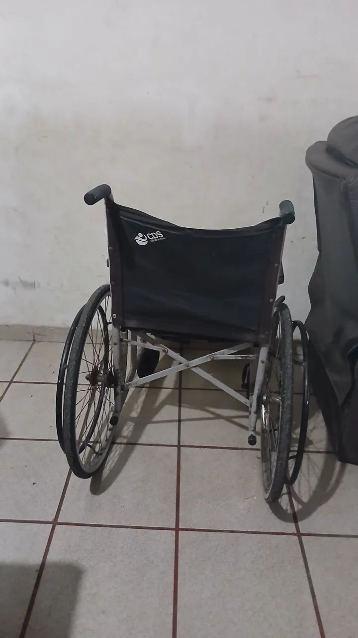 Cadeira de rodas 42cm - Foto 2