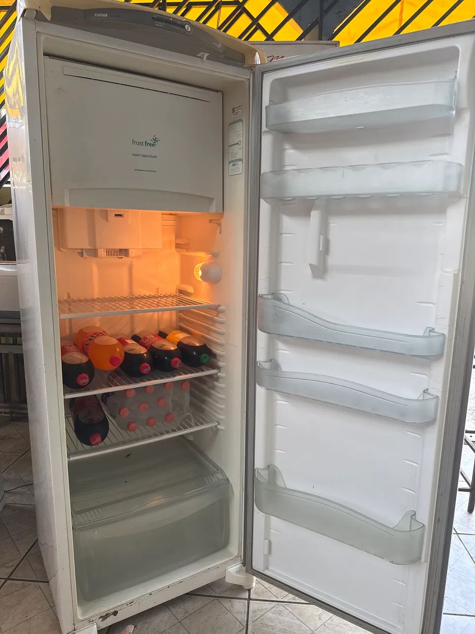 Vende se essa geladeira consul front free bem conservada  - Foto 3