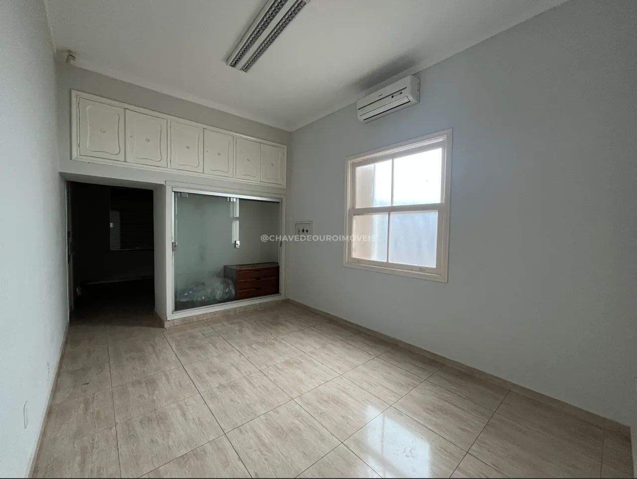 Comercial para Aluguel no Centro de Uberaba  Frente, 4 Salas e 2 Vagas - Foto 5