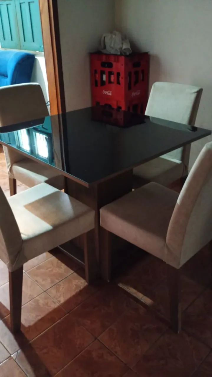 Vendo mesa com 4 cadeiras em excelente estado  - Foto 2