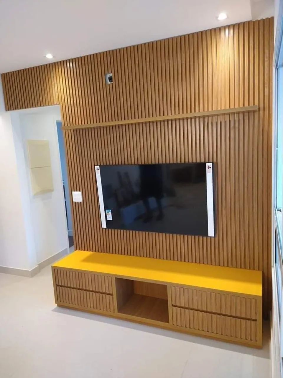 Painel de tv ripado com rack - Foto 4