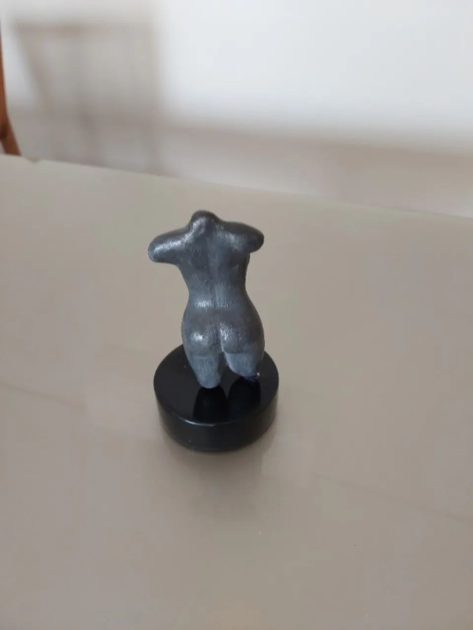 Escultura feminina mulher estilizada em bronze :  Torso - Foto 2