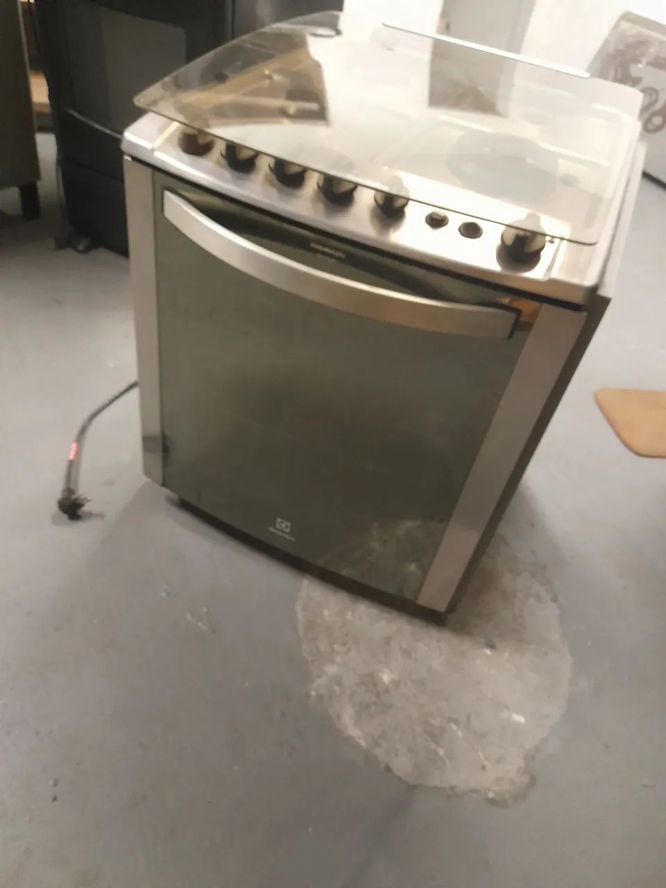 Fogão funcionando perfeitamente 300 incluso a entrega 