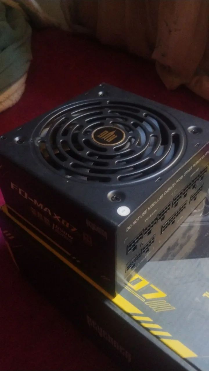 Fonte genérica 650w 80plus gold Full modular  - Foto 2