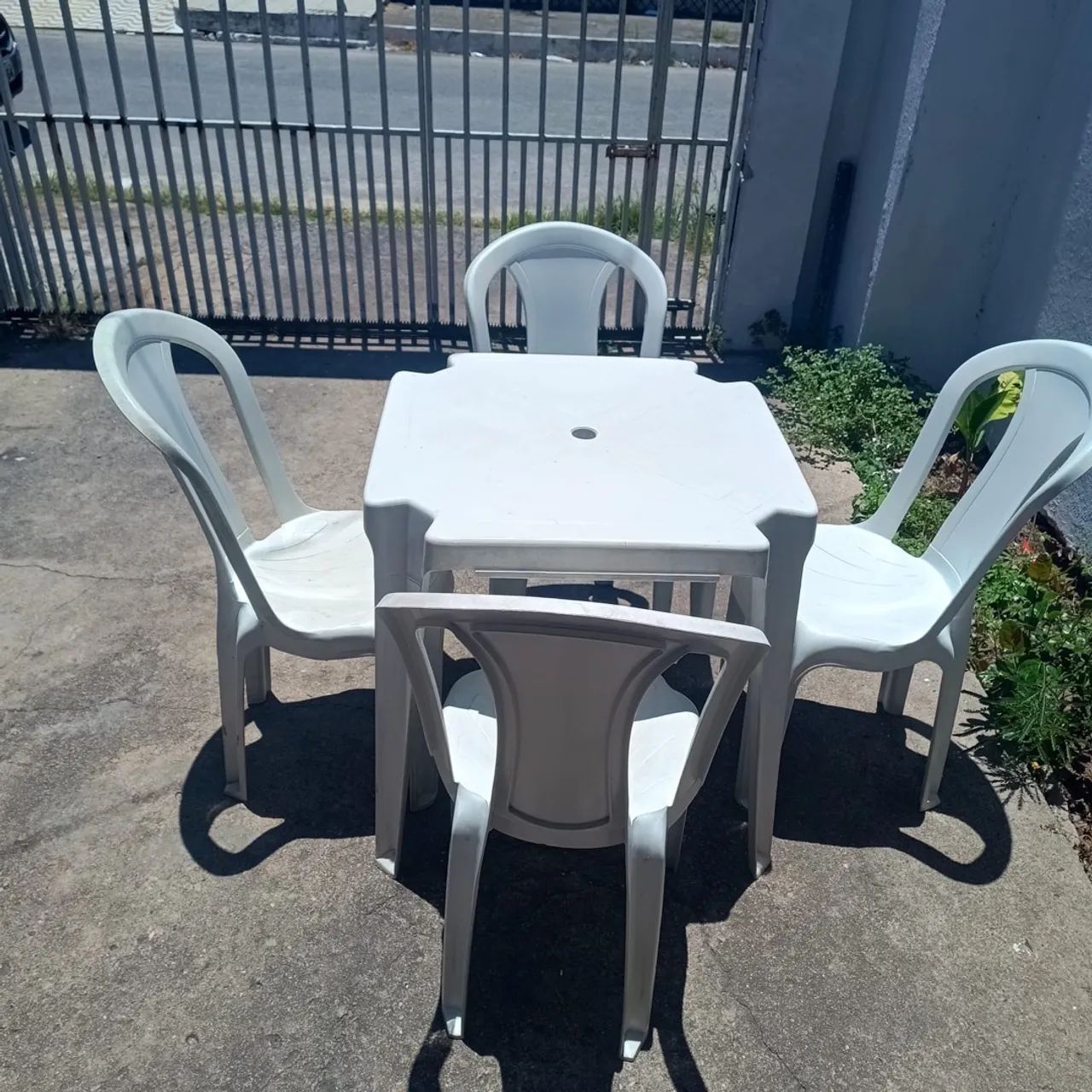 Conjunto Mesa + 4 Cadeiras - Foto 2