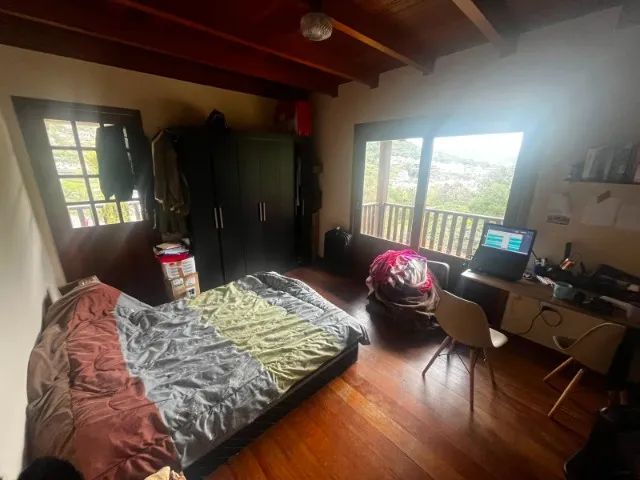 Quarto amplo com sacada e banheiro privativo em casa grande no Itacorubi! - Foto 2