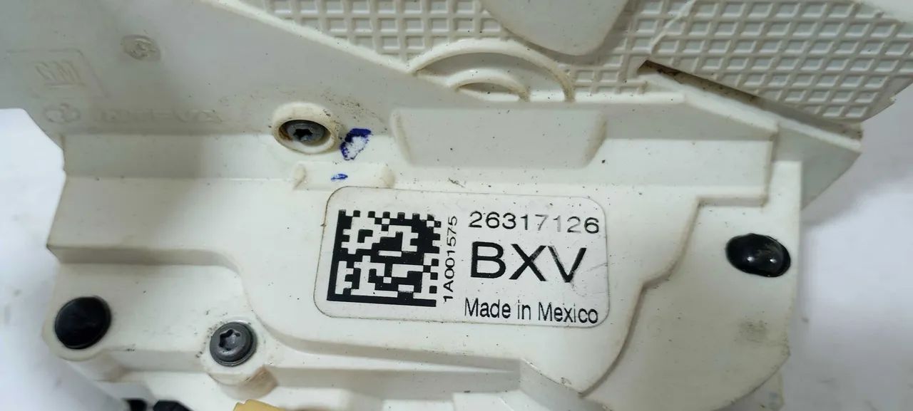 Fechadura Porta Dianteiro Esquerdo Tracker 2024 26317126 - Peças