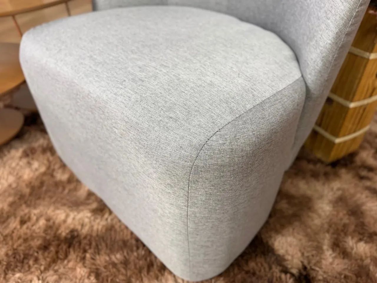 Poltrona Decorativa Doha - Cinza Linho Entrega Rápida - Foto 5