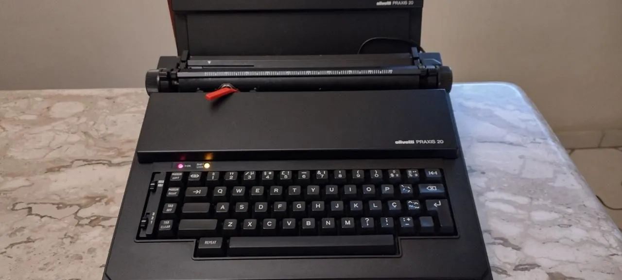 Máquina De Escrever Olivetti Praxis 20 - Foto 2