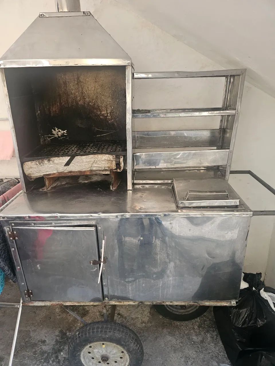 Carrinho de churrasco com box pra  gelo - Foto 2