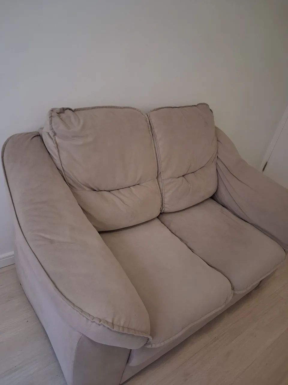 Vendo sofá dois lugares 