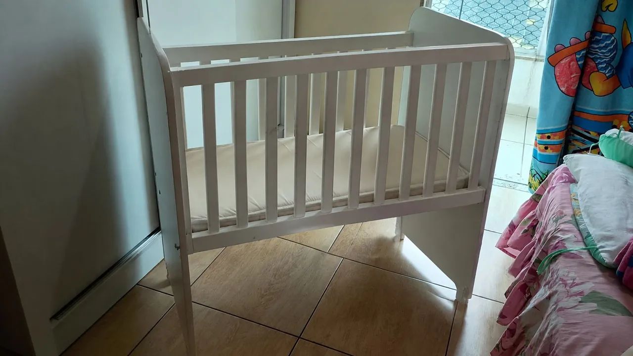 Berço com colchão 
