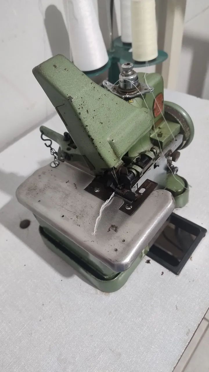Vende-se uma Máquina Overlock - Foto 3