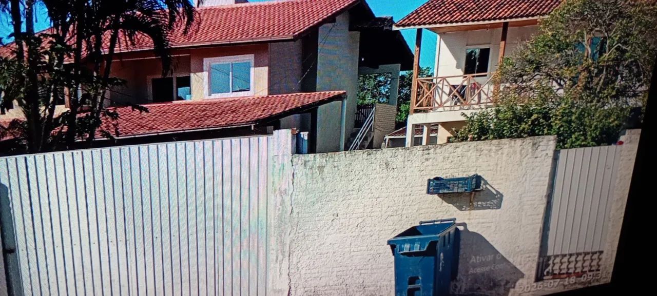 Casa com piscina a 1500 metros da praia 