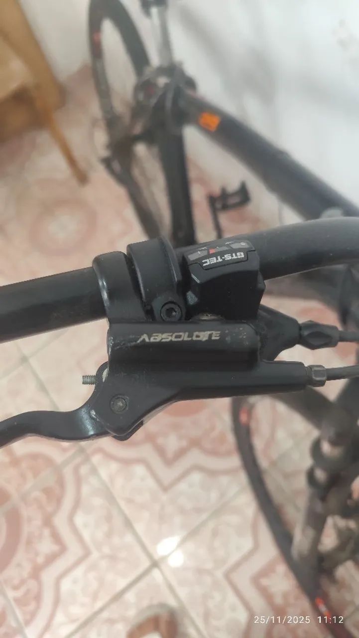 Bicicleta aro 29 Black track - Foto 2