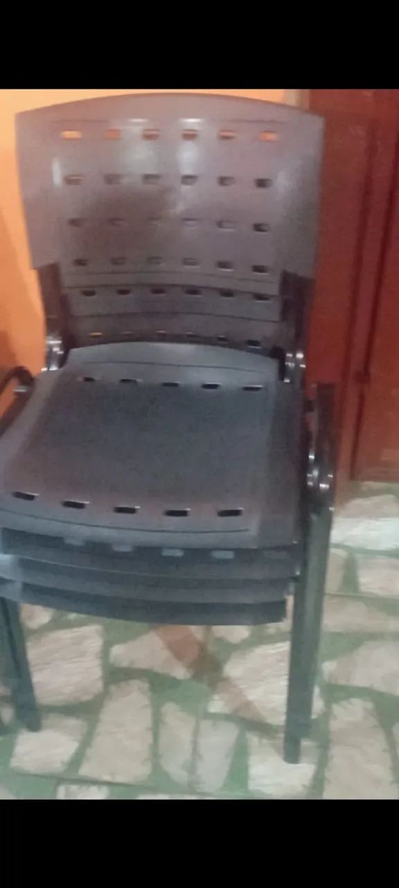 Vendo 100 cadeiras super resistente,,sem avarias super novas $ 70 cada 