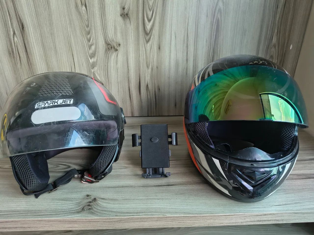 2 Capacetes + 1 suporte de cel - Foto 2