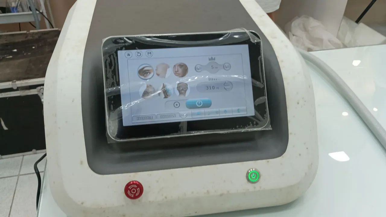 Máquina Laser Remoção de Tatuagem. 
