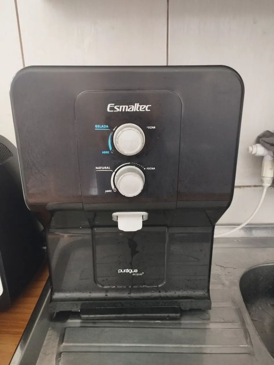 Vendo bebedouro da Esmaltec em perfeito estado de funcionamento 