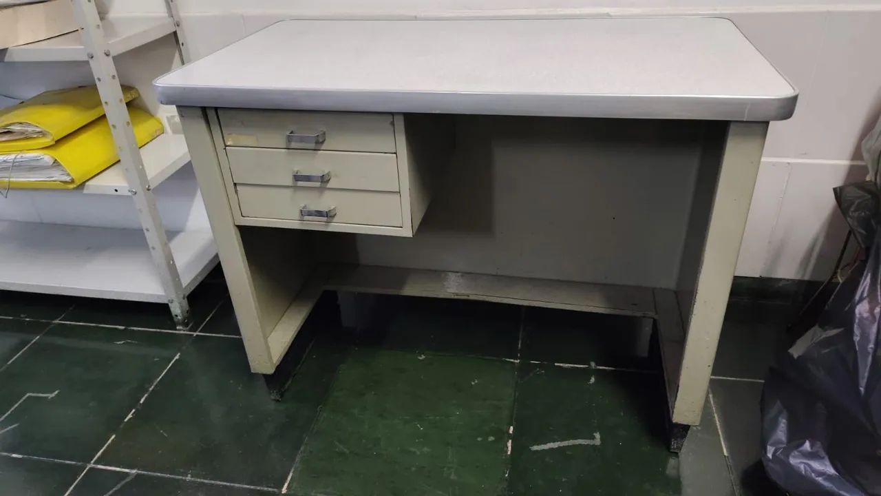 Mesa de aço para escritório 