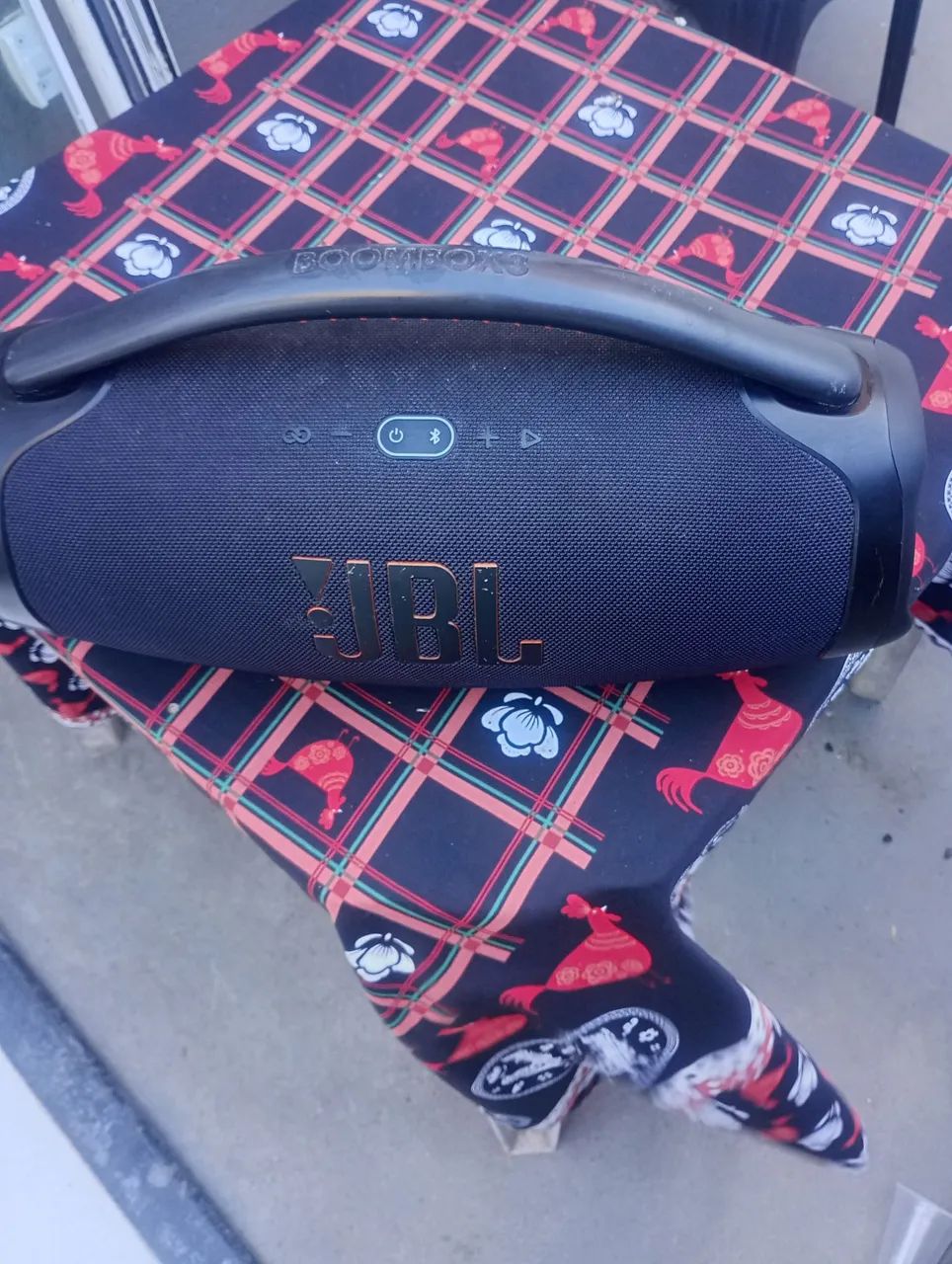 JBL semi nova com marcas de uso 
