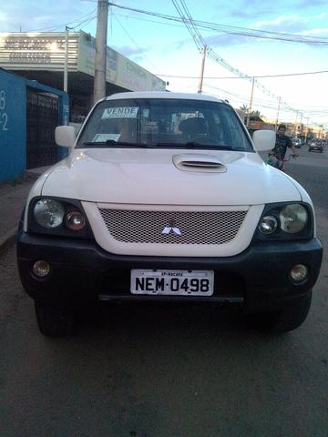 Vendo carro uma L200 a diesel ano 2008 e 2009
