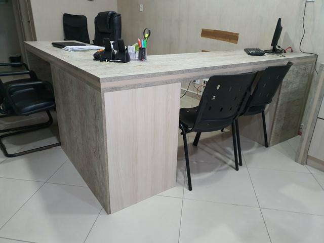 Mesa Planejada de Escritório na Cor Bege com 02 Lugares - Foto 4