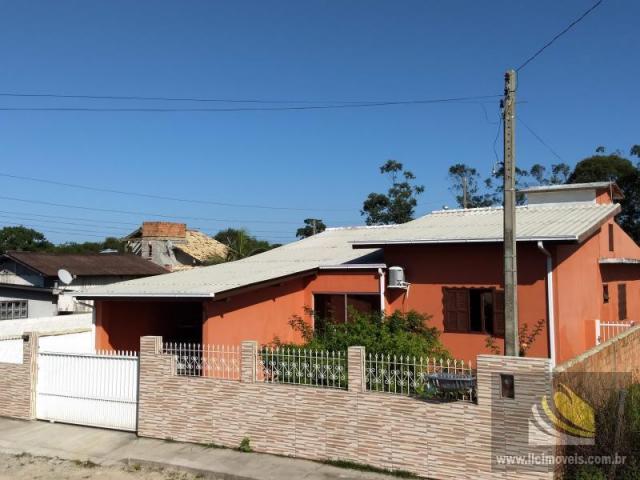 Casa para Venda em Imbituba, MIRIM, 3 dormitórios, 2 banheiros, 2 vagas