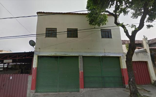 Casa em lote de 363 m² com loja ap. e barracão