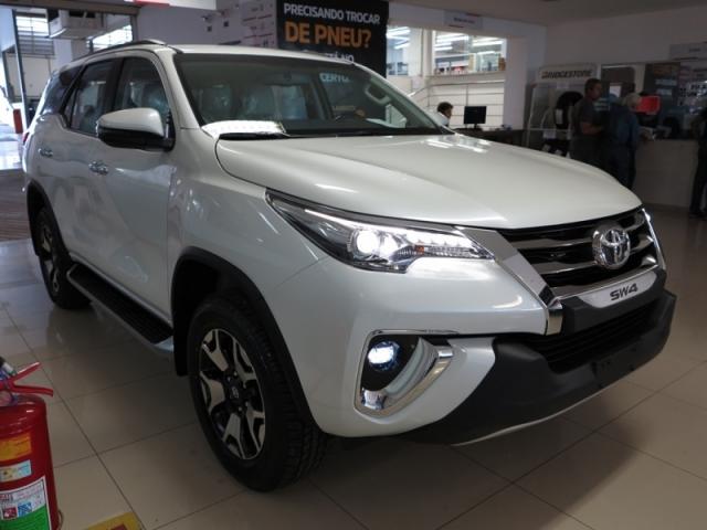 TOYOTA HILUX SW4 2.8 SRX DIAMOND 4X4 7 2019 - Foto 2