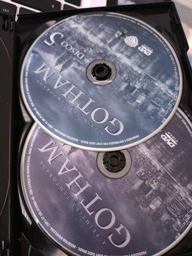 A Primeira Temporada Completa de Gotham  - Foto 4