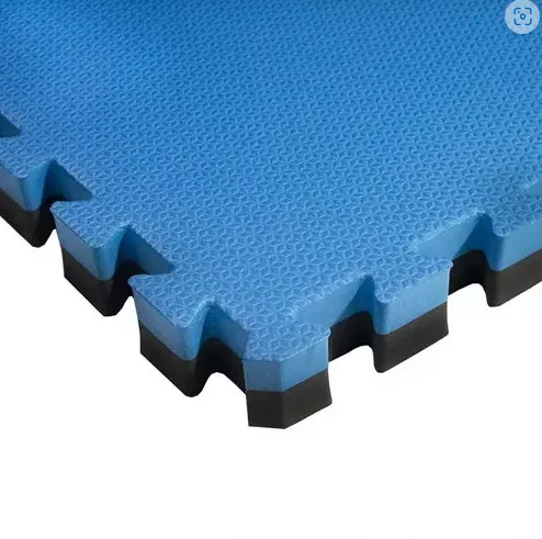 Plac. de Tatame em Eva1000x1000x30mm azul/pretoTel.Cont *