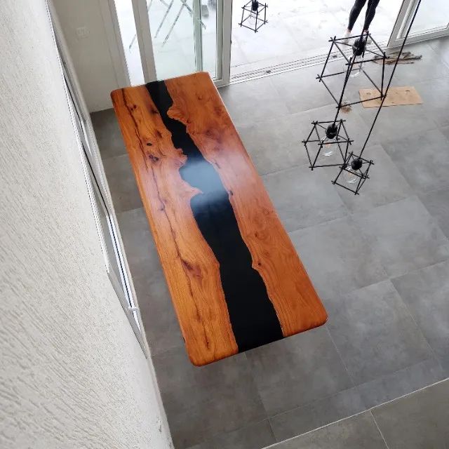 Mesa de jantar em madeira resina