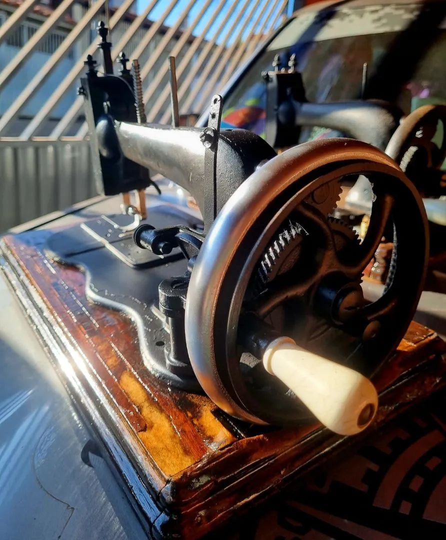 Máquina de Costura Antiga - decoração  - Foto 2