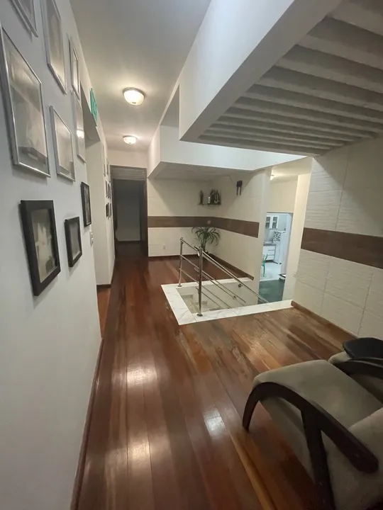Venda de Casa Impecável - 4 Quartos + Dependência e Escritório