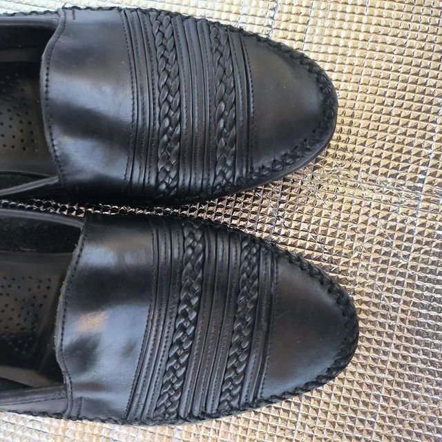 Mocassim masculino tamanho 40 preto todo feito em couro auténtico. - Foto 3