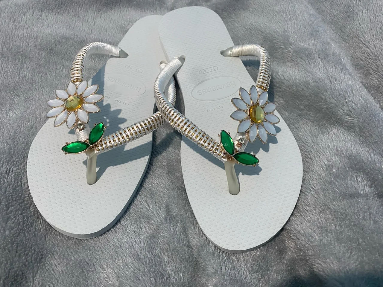 Chinelo Havaianas Decorado com Flores e Pedras