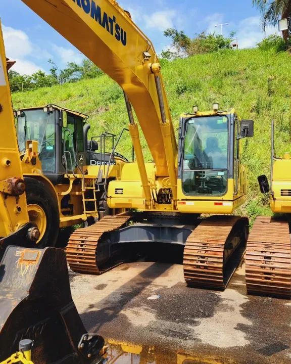 ESCAVADEIRA KOMATSU PC200-8 ANO 2014