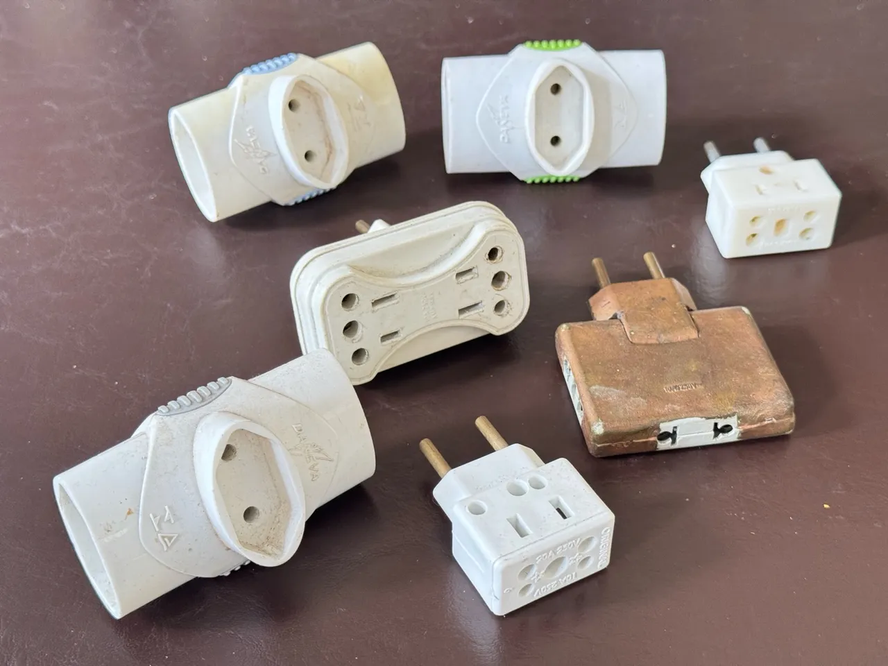 Adaptadores e Extensores de Tomada - Diversos Modelos