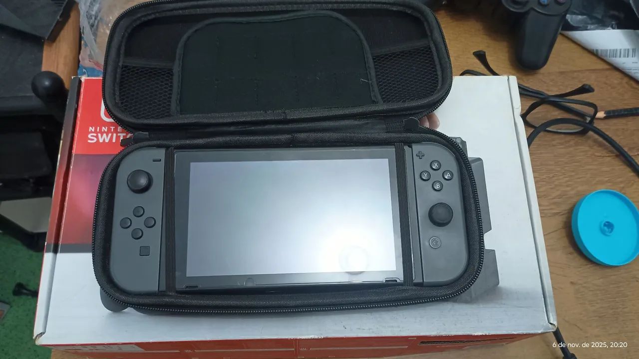 Nintendo Switch V1 unlockable + 2 games + accessories64318471863425124