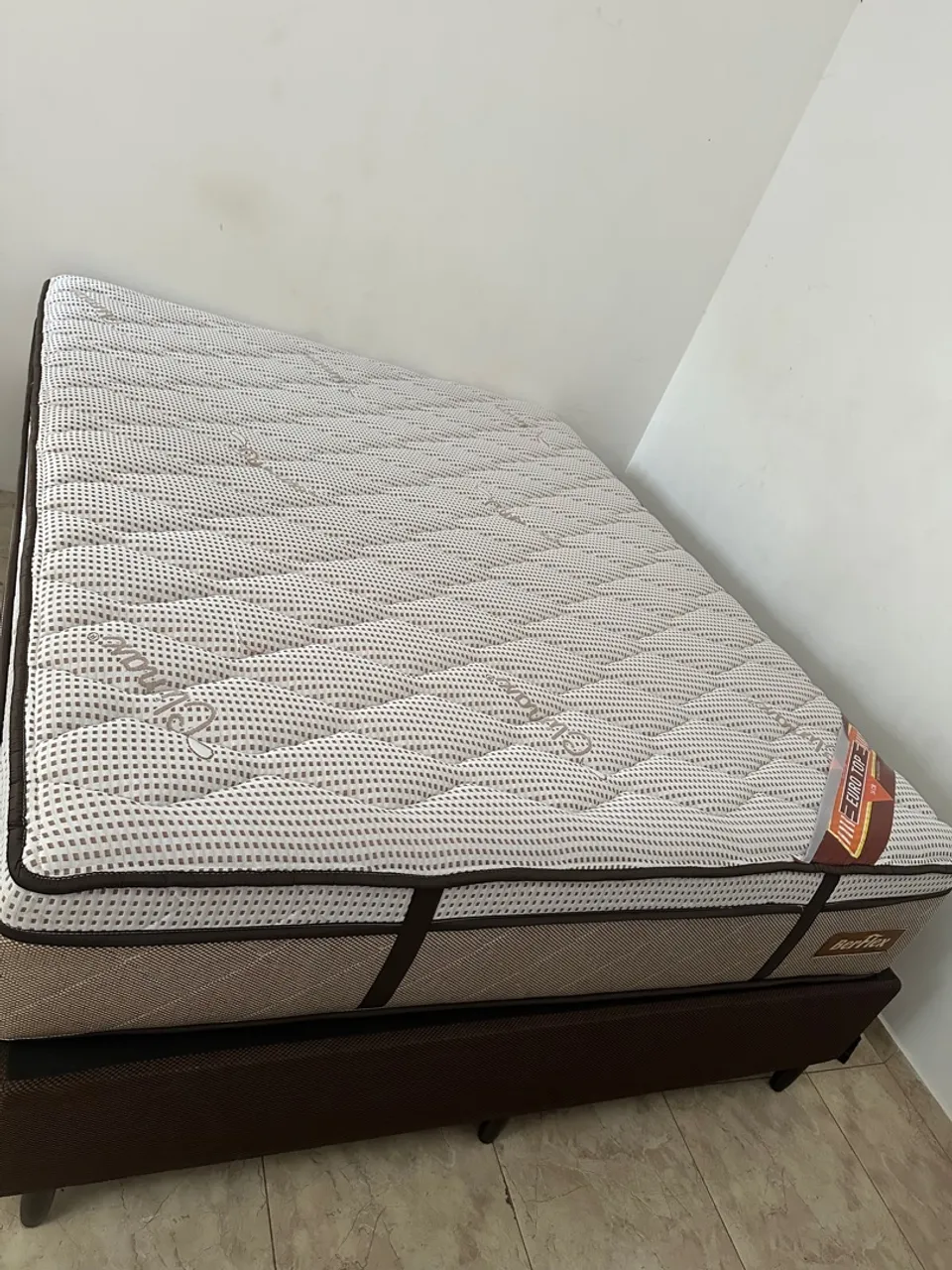 Cama Queen Semi Nova