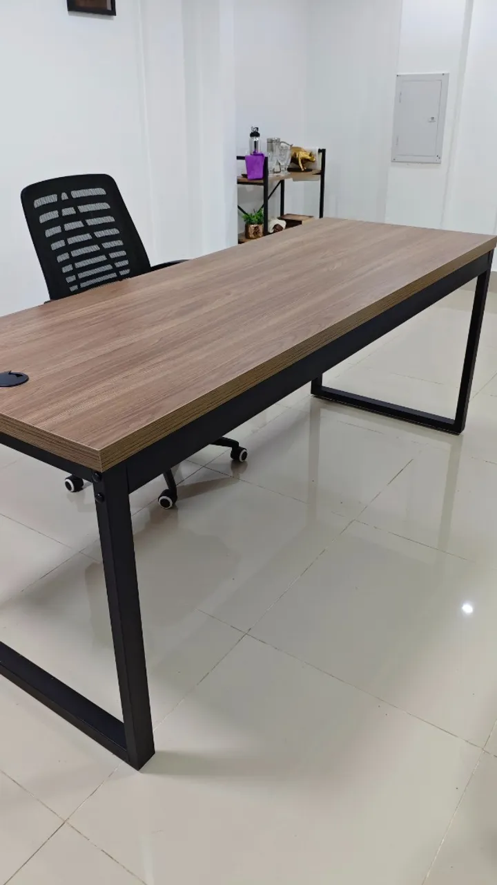 Mesa para escritório seminova